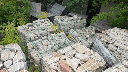 Плитняк гранитный галтованный купить в Московской области