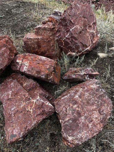 Ландшафтные глыбы красно-фиолетовые 200-1000 килограмм купить в Московской области
