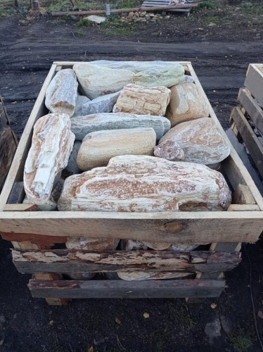 Златолит жёлтый, жёлто-зелёный глыбки и валуны для ланшафтного дизайна купить в Московской области