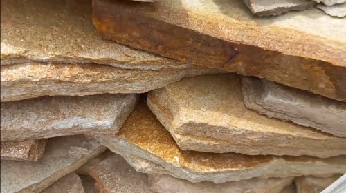 Плитняк златолит жёлтый золотистый для отмостки купить в Московской области