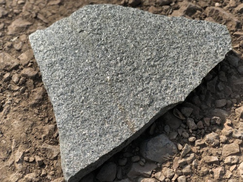 Плитняк златолит Уральский для цоколя, отмостки купить в Московской области