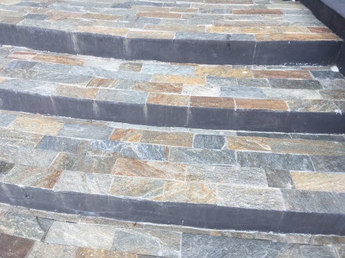 Плитка из Златолита Уральского для лестницы купить в Московской области