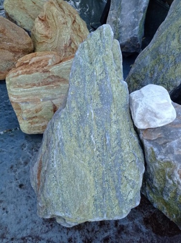 Златолит жёлтый, жёлто-зелёный глыбки и валуны для ланшафтного дизайна купить в Московской области