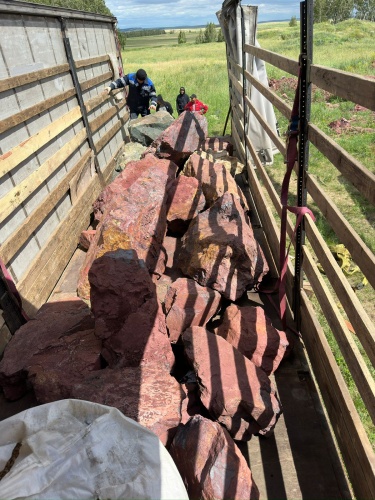 Ландшафтные глыбы красно-фиолетовые 200-1000 килограмм купить в Московской области