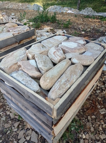 Златолит жёлтый, жёлто-зелёный глыбки и валуны для ланшафтного дизайна купить в Московской области