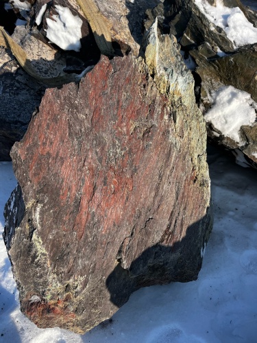 Ландшафтные глыбы красно-фиолетовые 200-1000 килограмм купить в Московской области