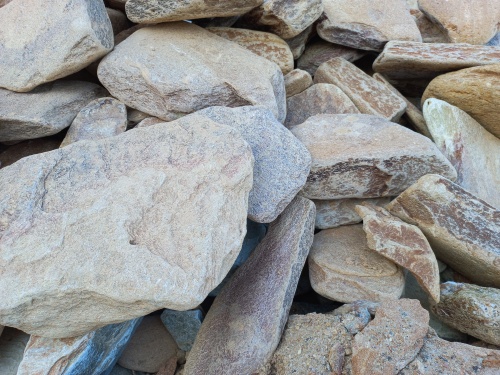 Златолит жёлтый, жёлто-зелёный глыбки и валуны для ланшафтного дизайна купить в Московской области