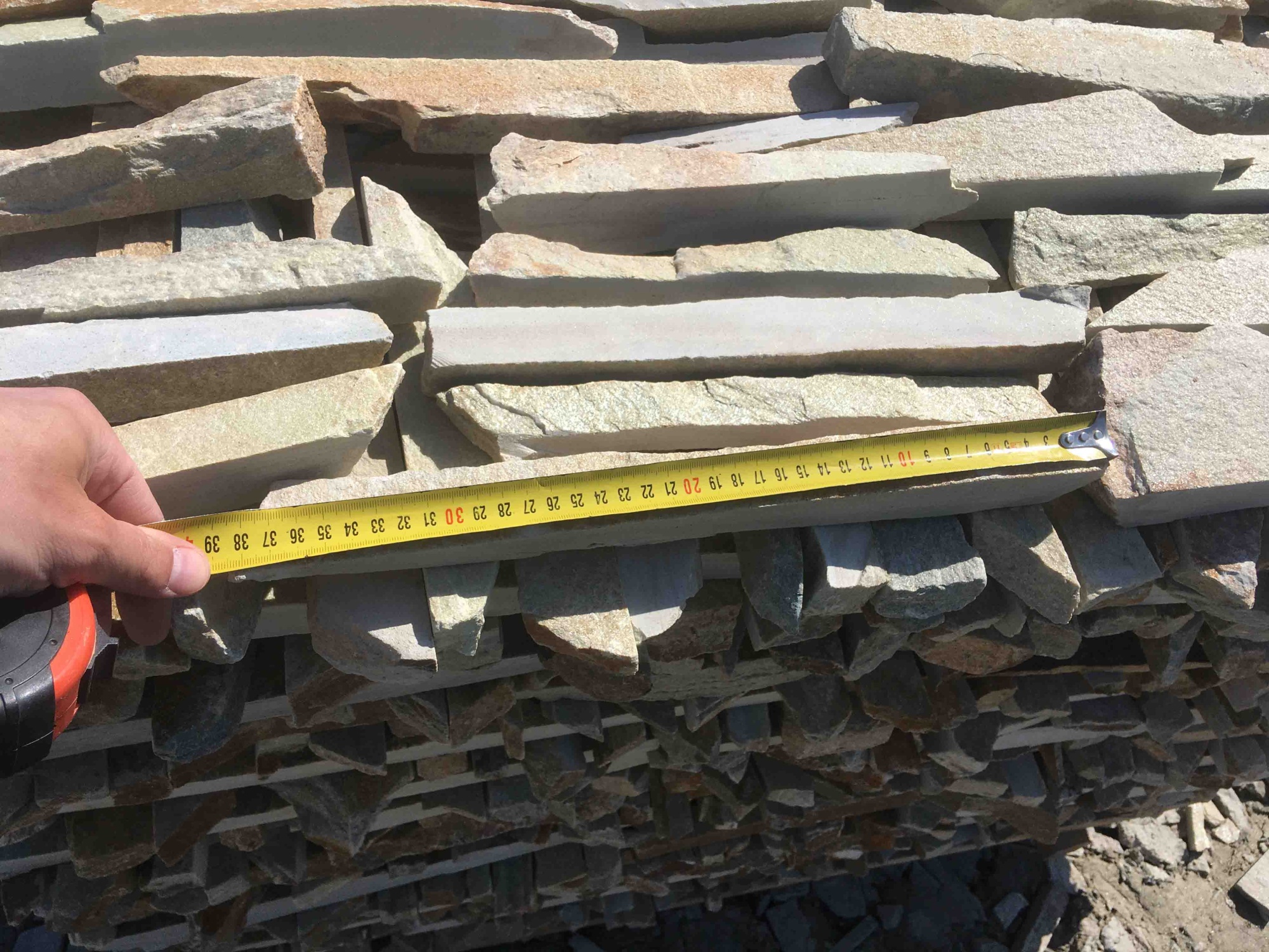 Горбушка златолит золотистый для облицовки купить в Московской области