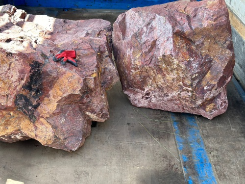 Ландшафтные глыбы красно-фиолетовые 200-1000 килограмм купить в Московской области