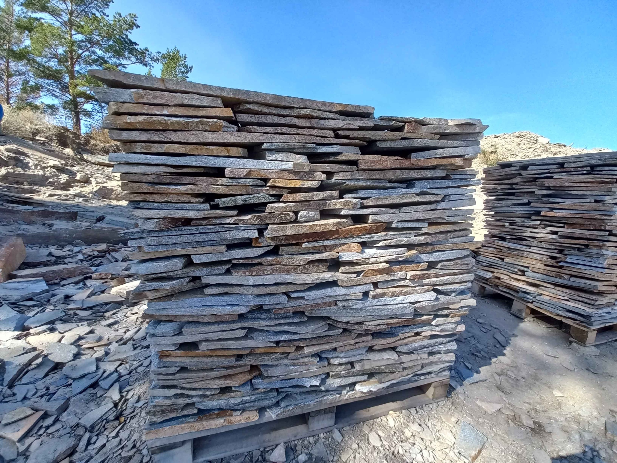 Плитняк златолит серебристый для фасада купить в Московской области