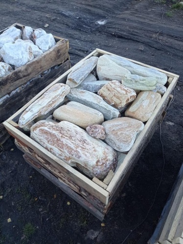 Златолит жёлтый, жёлто-зелёный глыбки и валуны для ланшафтного дизайна купить в Московской области