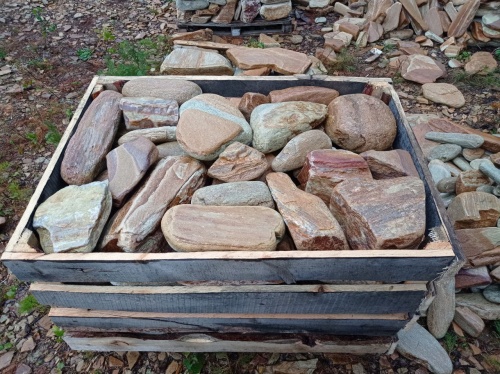 Златолит жёлтый, жёлто-зелёный глыбки и валуны для ланшафтного дизайна купить в Московской области