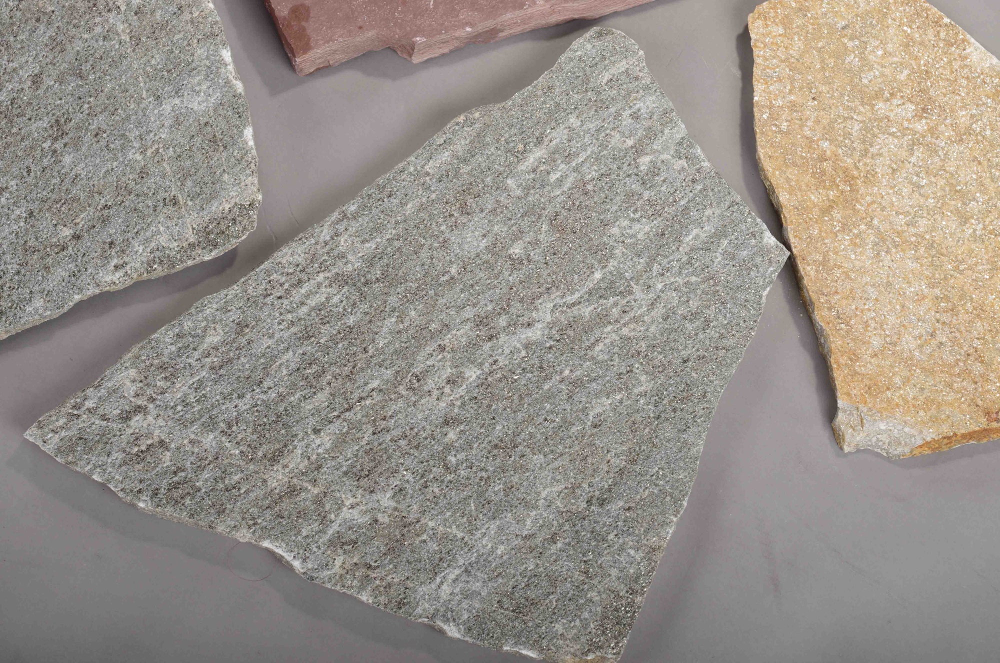 Плитняк златолит Уральский  для фасада купить в Московской области