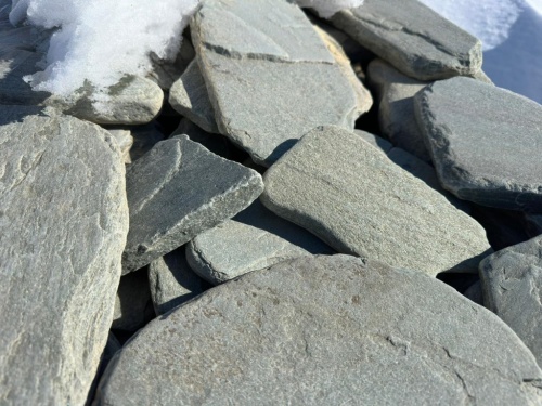 Плитняк златолит зелёный галтованный для цоколя купить в Московской области