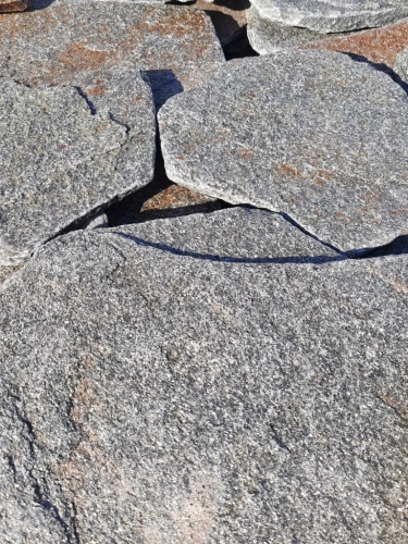 Златолит серебристый галтованный для лестниц купить в Московской области